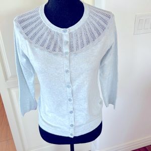 BEAUTIFUL SPARROW 3/4 SLEEVE SWEATER W/LACE INSET&PEARLIZED BUTTONS SZ-M 💙💙